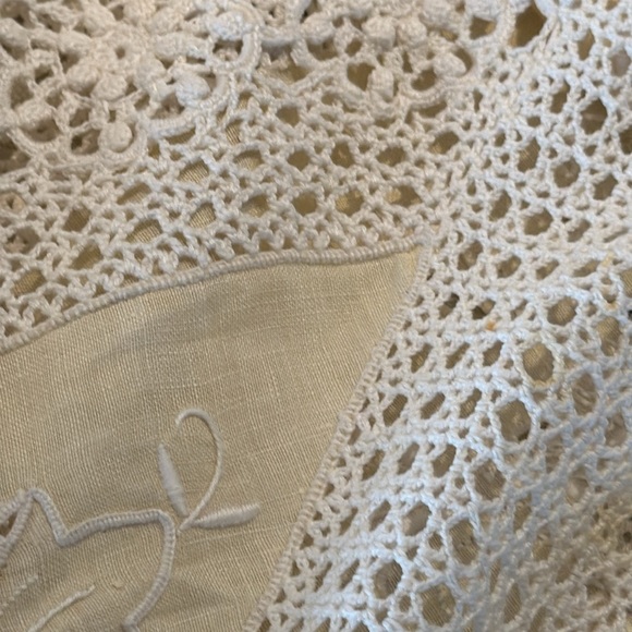 Vintage Crochet table cloth or coverlet - Picture 6 of 14